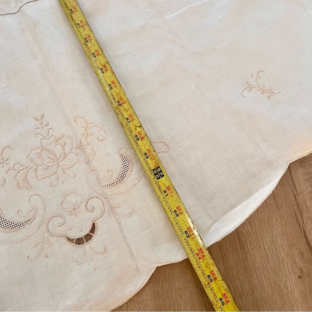 Vtg NWT Off White Embroidery Flowers Cut Out‎ Linen Round Tablecloth Large 64”